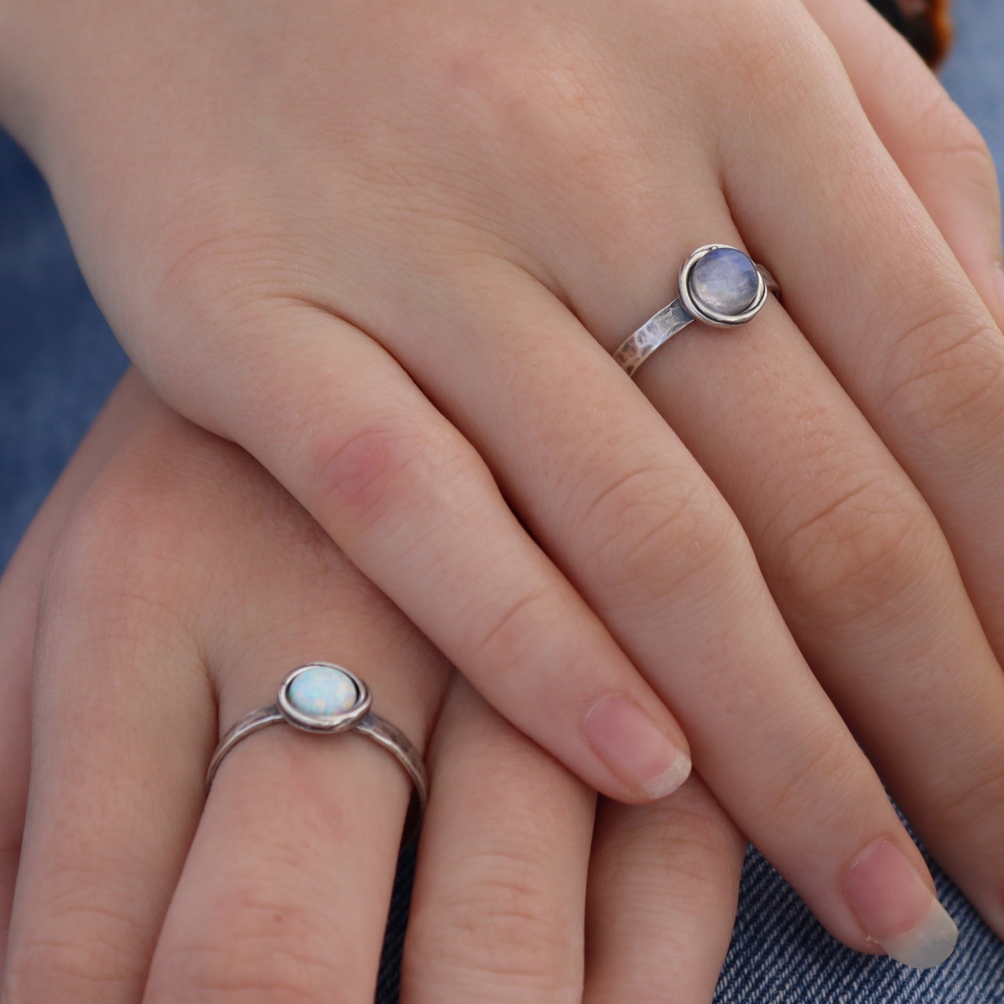 Stone stacking ring with hammered band