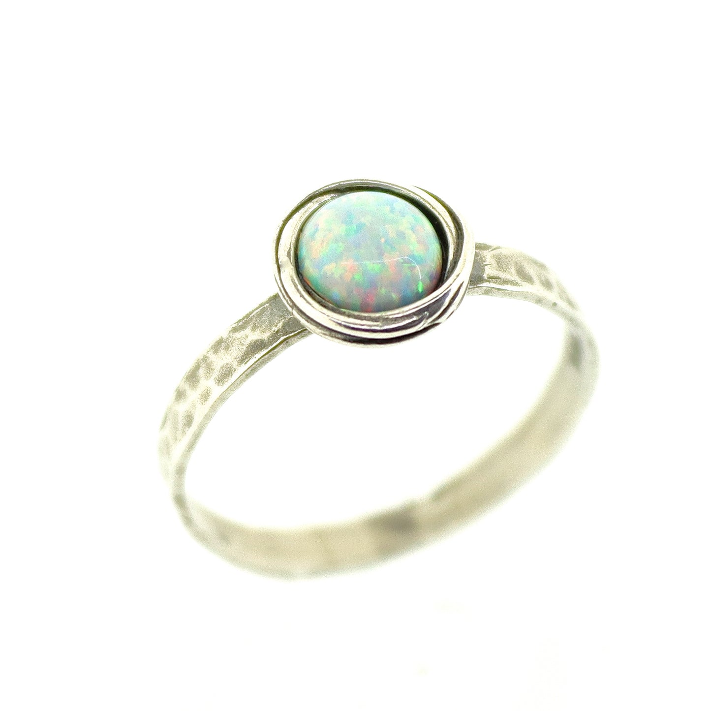 Stone stacking ring with hammered band