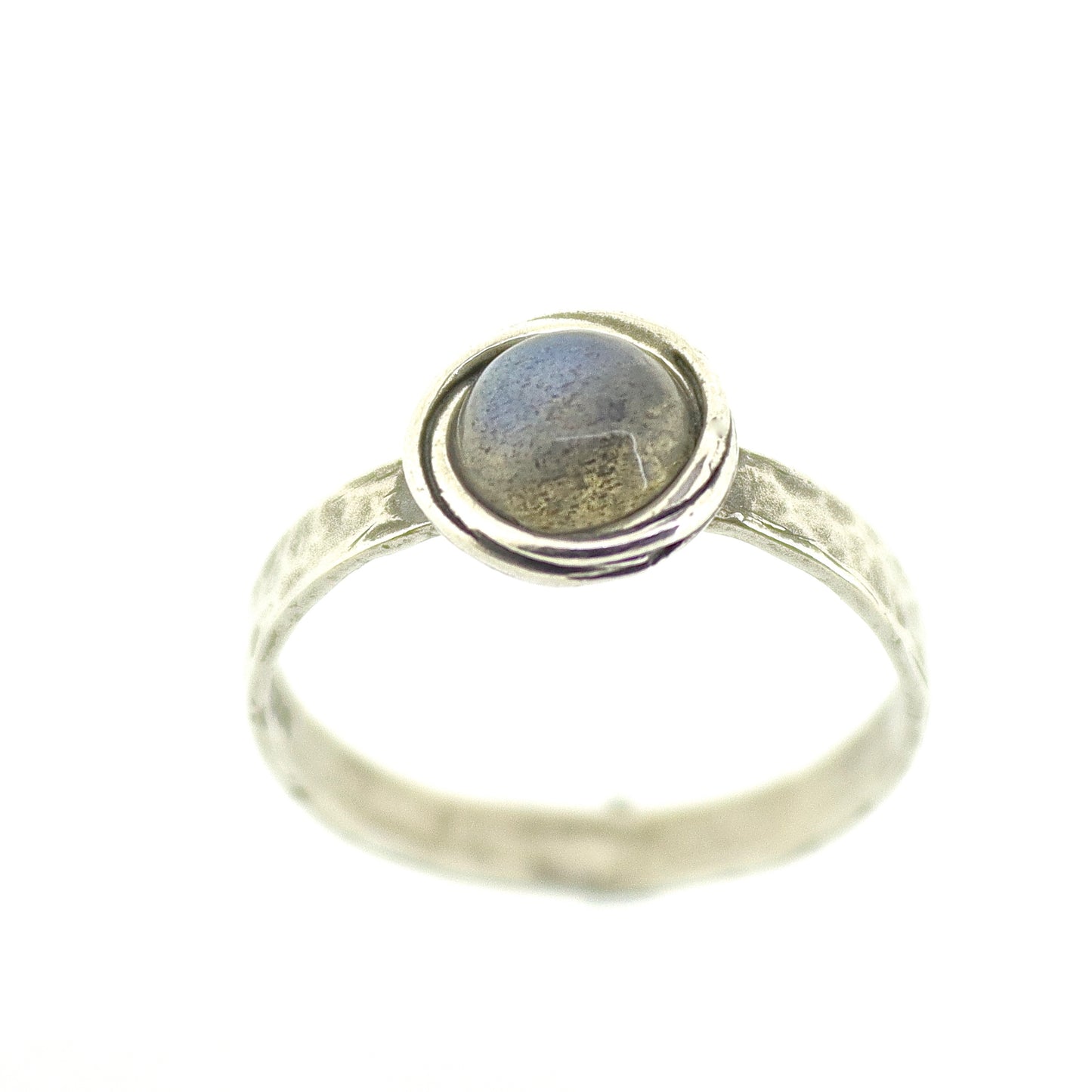 Stone stacking ring with hammered band