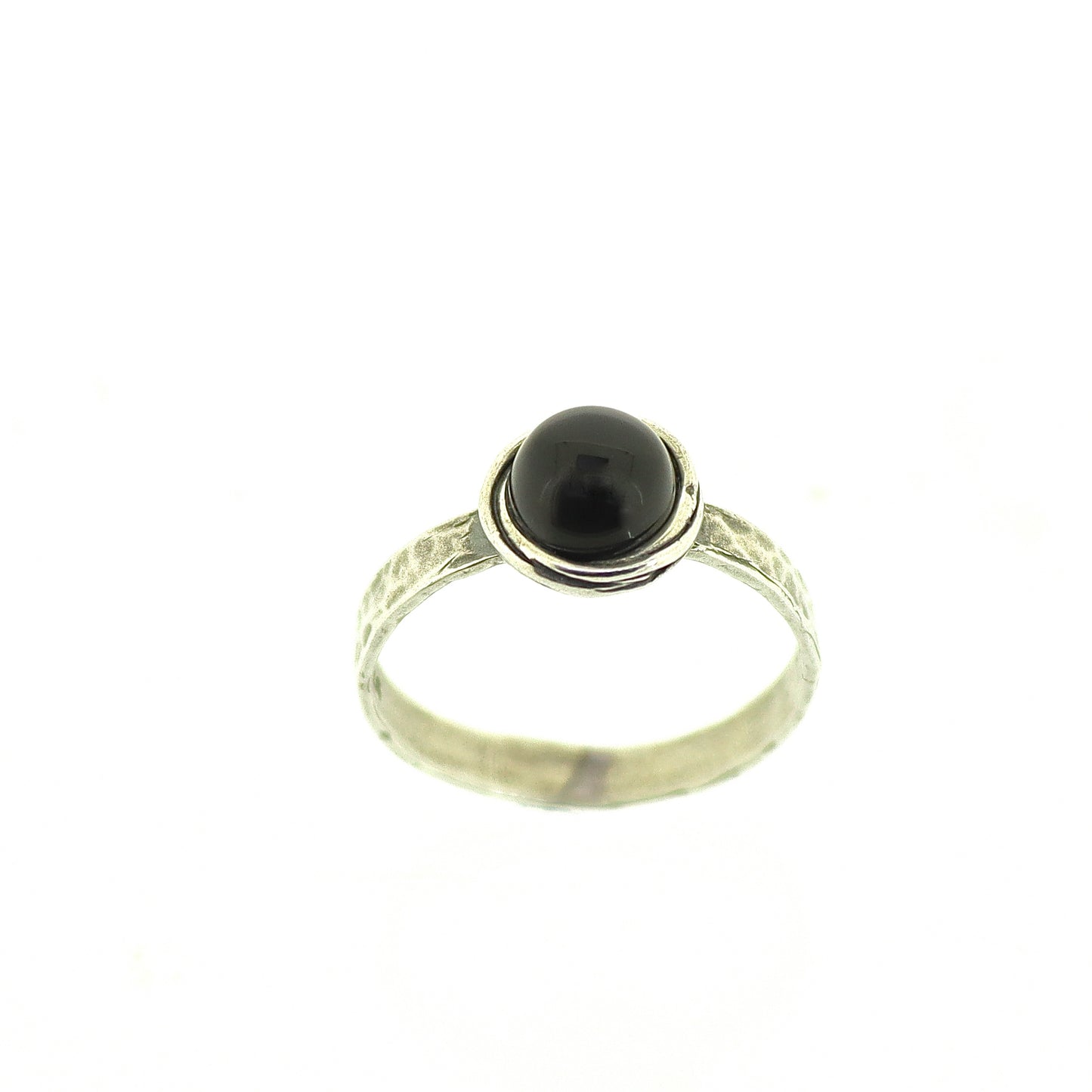 Stone stacking ring with hammered band