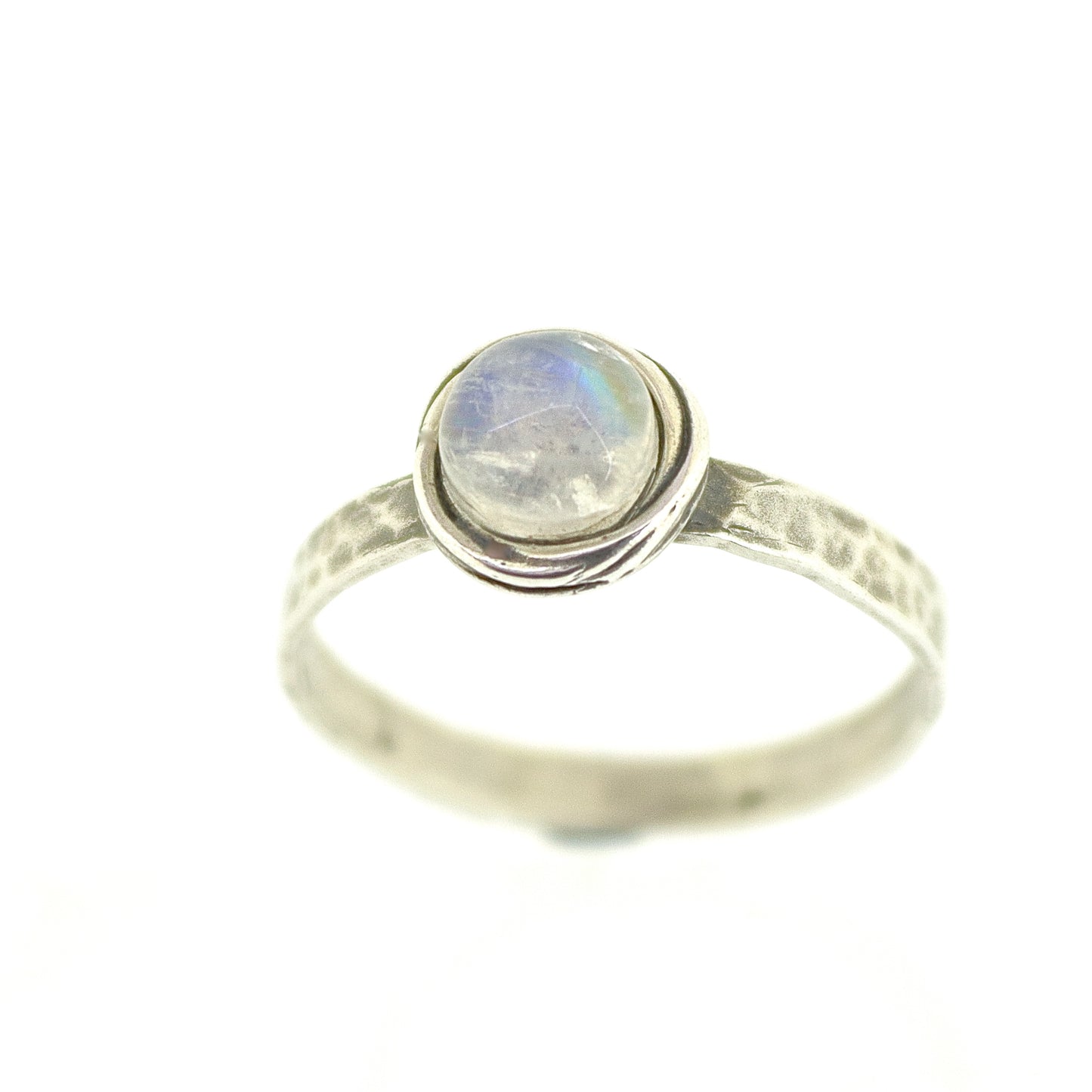 Stone stacking ring with hammered band