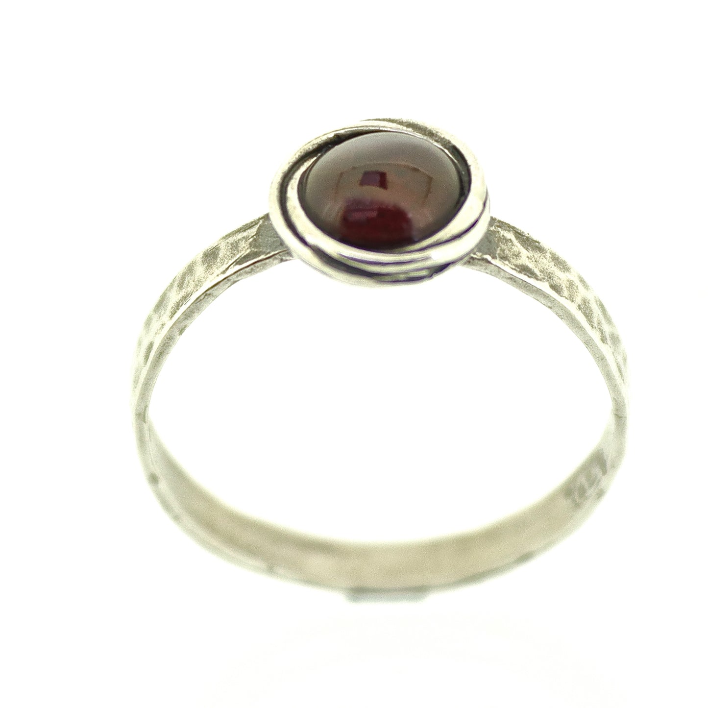 Stone stacking ring with hammered band