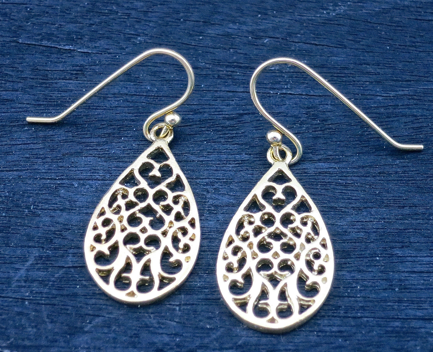Filigree 14k solid gold dangle earrings, Teardrop 14k gold lever back Earrings