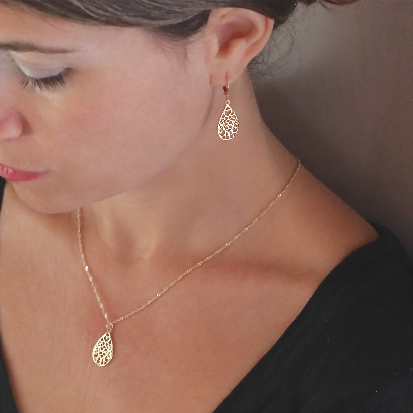 Filigree 14k solid gold dangle earrings, Teardrop 14k gold lever back Earrings