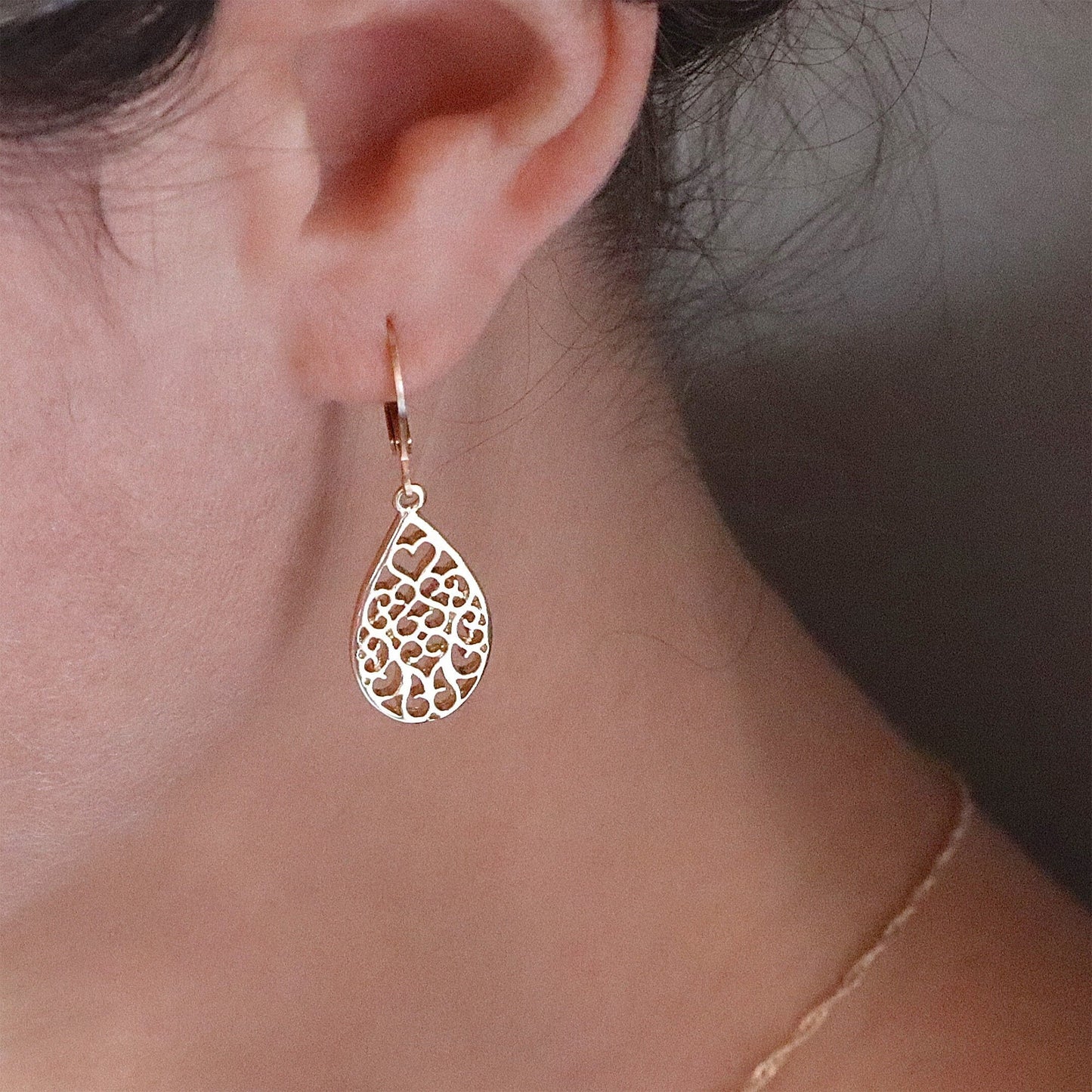 Filigree 14k solid gold dangle earrings, Teardrop 14k gold lever back Earrings