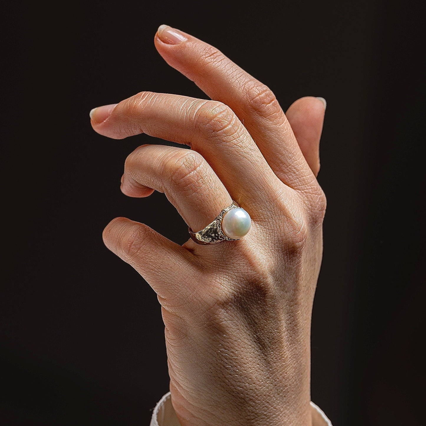 Pearl gold hammered ring band, Solid 14k gold pearl ring band