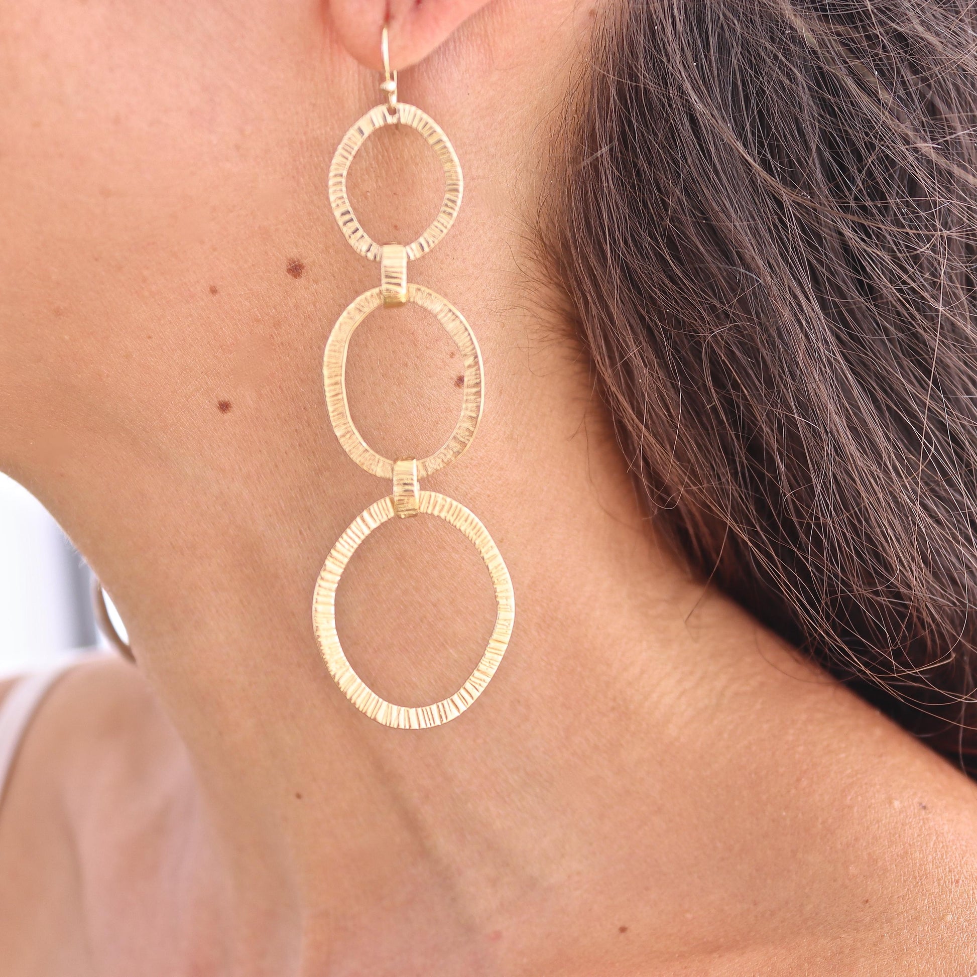14k gold Long triple hoop dangle earrings, Large link hammered hoop earrings