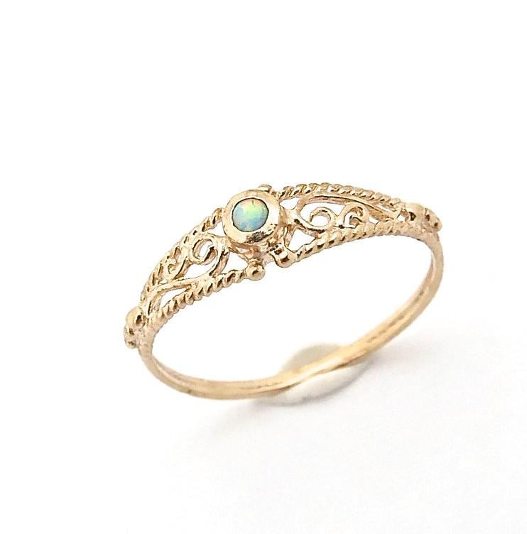 Filigree 14k gold opal ring