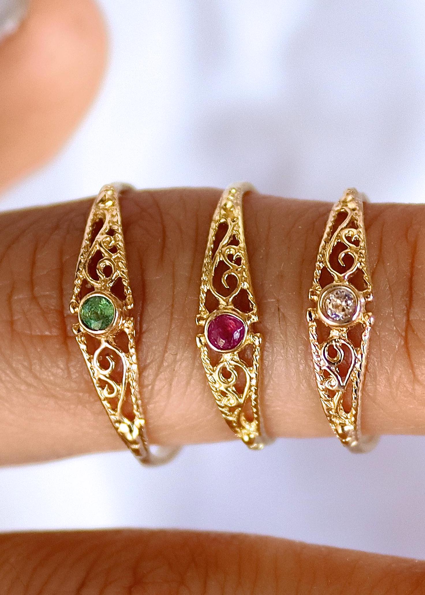 Filigree 14k gold opal ring