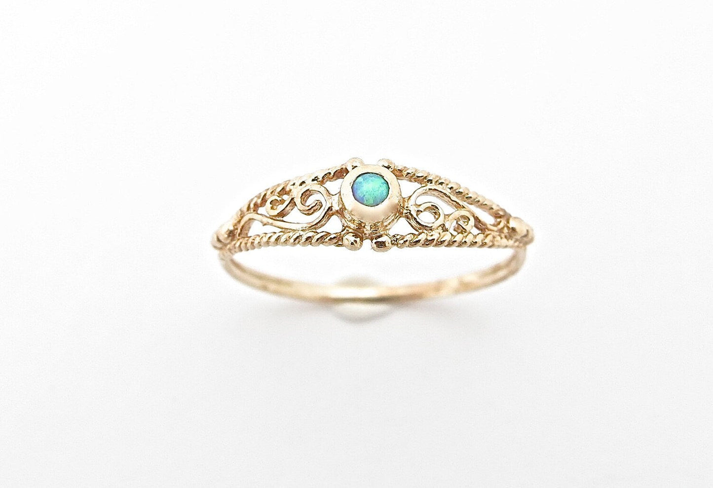 Emerald ring, 14K gold filigree gold ring