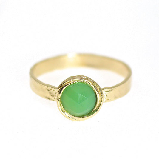 Jade gold ring, Green stone solid 14k gold ring band, Hammered gold ring with stone