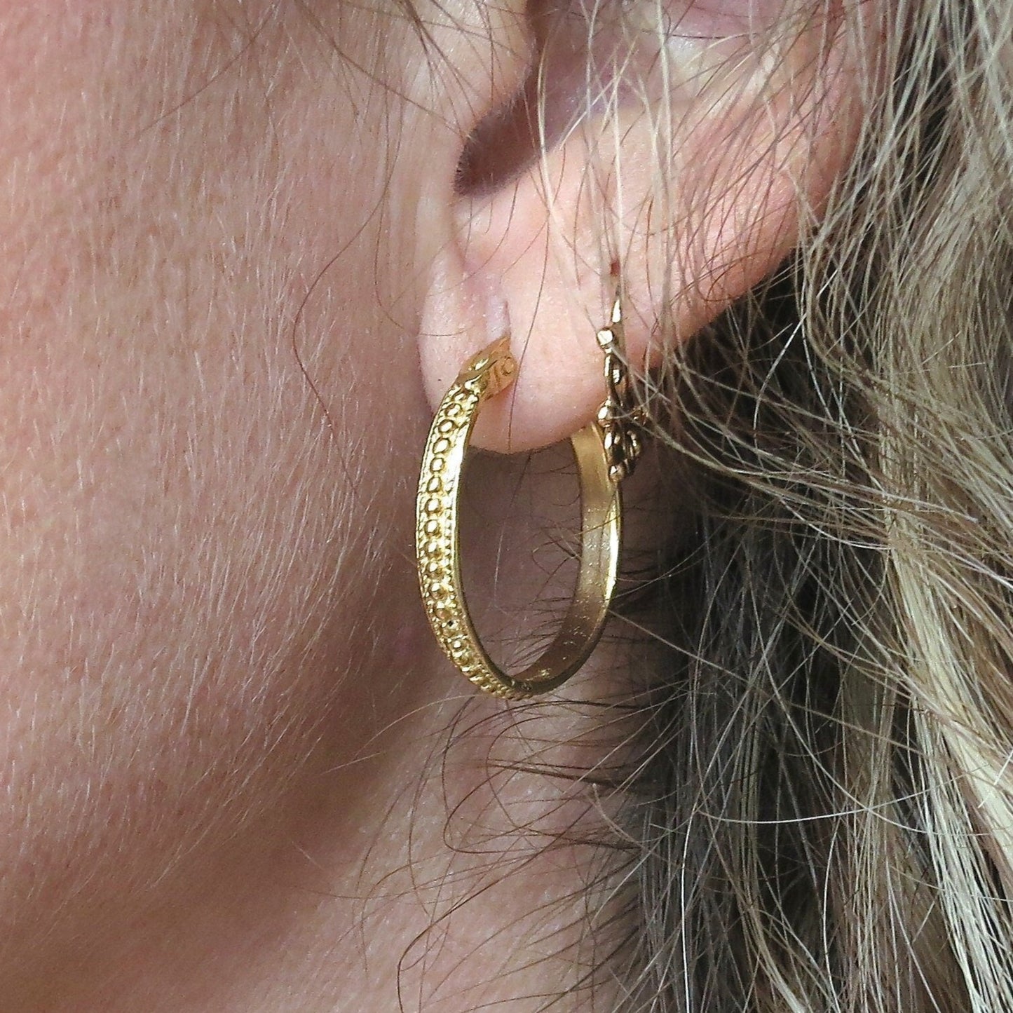 Vintage 14k gold hoop earrings with dotts