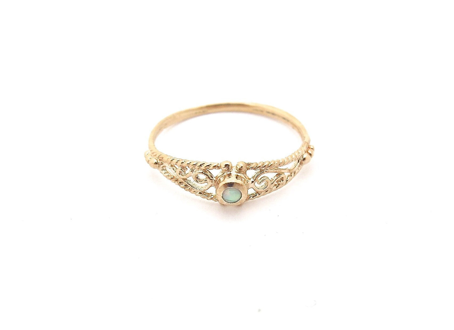 Filigree 14k gold opal ring