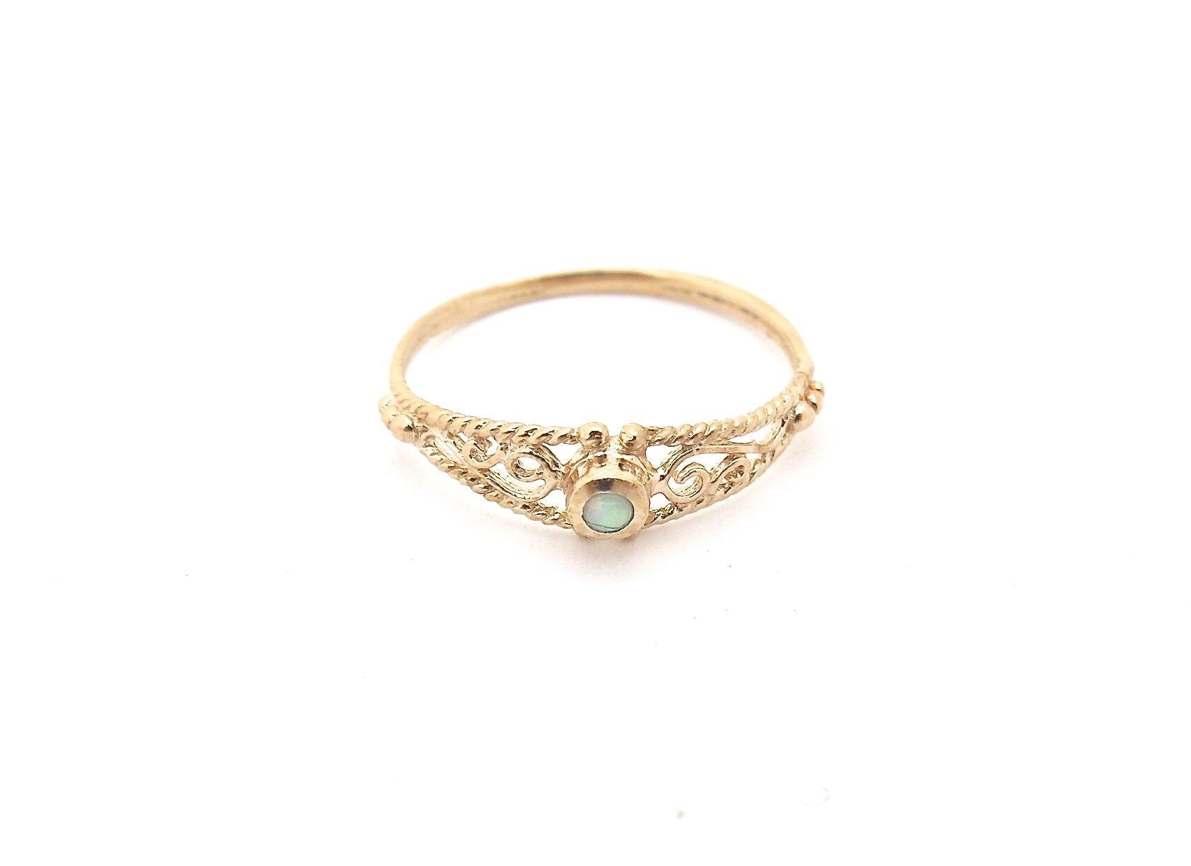 Filigree 14k gold opal ring