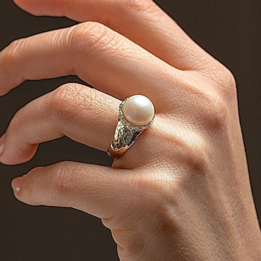 Pearl gold hammered ring band