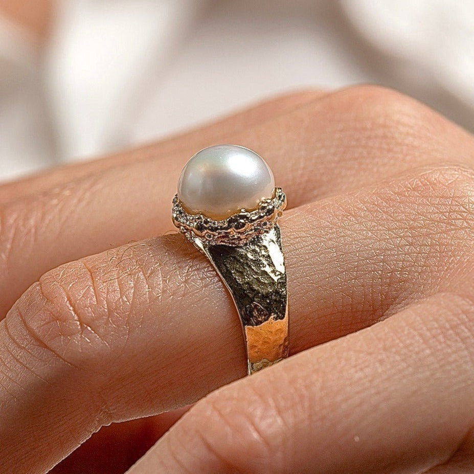 Pearl gold hammered ring band