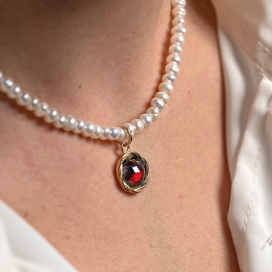 Garnet necklace, Pearl necklace